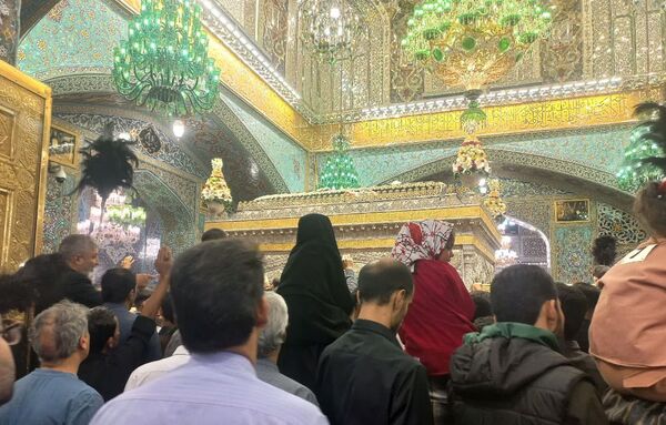 سیل عظیم زائران و مجاوران حرم امام رضا (ع) در روز آغاز امامت حضرت مهدی (عج)