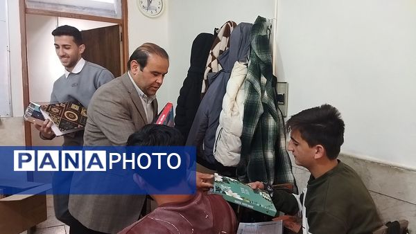 گرامیداشت روز دانش آموز در دبیرستان شاهد ابوذر غفاری 