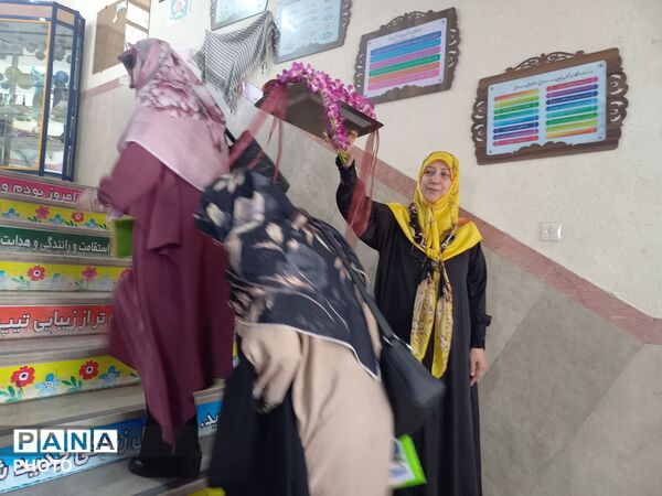 رویش جوانه‌ها در مدرسه شهید همت؛ شروعی شیرین برای پایه هفتم