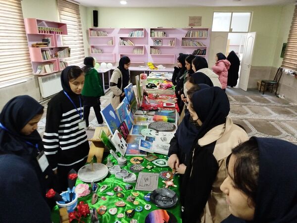 نمایشگاه هنری دانش‌آموزان مدرسه شهید قنبری لاله