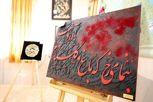 بازدید مدیر کل میراث فرهنگی، گردشگری و صنایع دستی فارس از نمایشگاه آثار هنرمندان در رشته های تابلو فرش و سفال