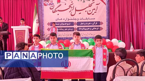 تجلیل از نخبگان فرهنگی و قرآنی شهرستان خلیل‌آباد