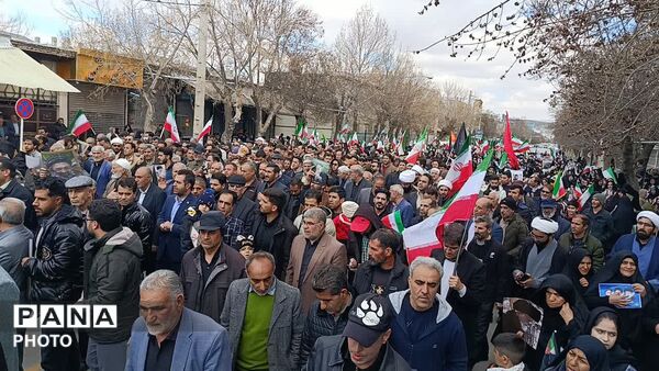 اجتماع مردم نورآباد در میدان امام خمینی (ره)