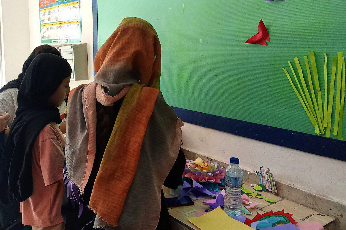 اجرای طرح غبارروبی نمازخانه مدارس در دبیرستان توحید یک شهرستان قدس