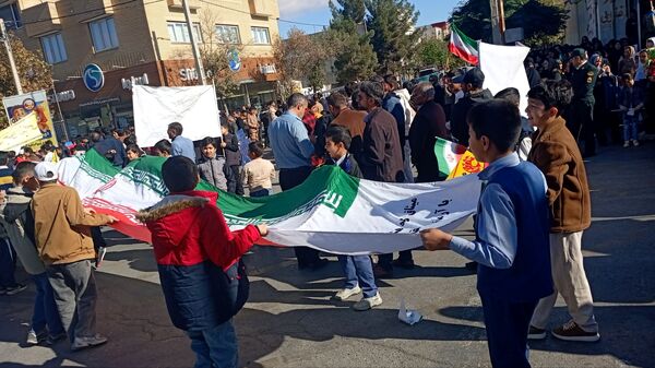 جوشش حماسه در گام های کوچک دانش آموزان امروز سفیران فردا
