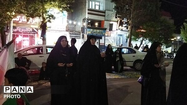 زمزمه های دعا در بلوار فضل نیشابور 