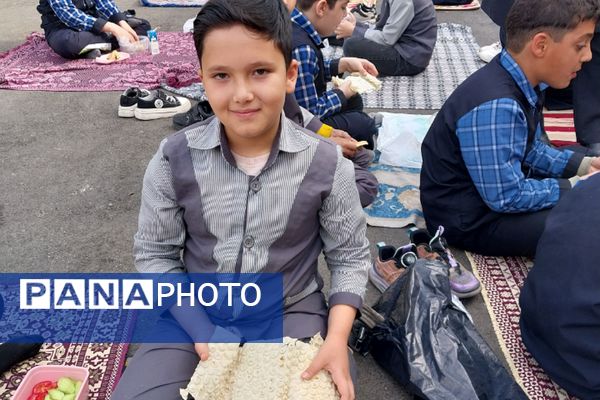 اجرای طرح «صبحانه سالم» در دبستان هیأت امنایی شهید قلنبر ناحیه دو شهرری 