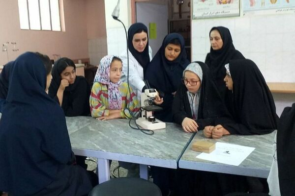 برگزاری کارگاه کار با میکروسکوپ در پژوهش‌سرای دانش‌آموزی بو‌علی سینای ملارد