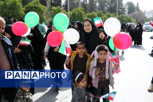 حضور آگاهانه مردم شهرستان کوار در راهپیمایی ۲۲ بهمن
