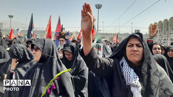 تجدید میثاق با آرمان‌های انقلاب، تهران در سوگِ رهبر شهید یکپارچه سیاه پوش شد