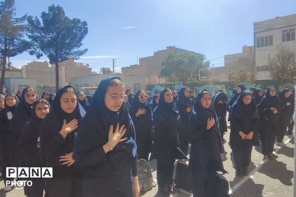 بازتابی از جشن عاطفه‌ها در دبیرستان شهید بهرامی شهرستان رباط‌کریم