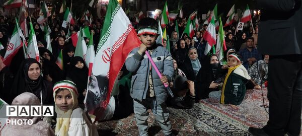 تجمع شبانهٔ شهروندان در پنجاه‌ونهمین شب یادبود در بلوار فضل