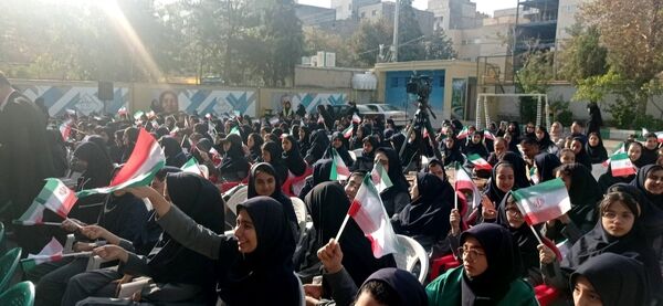 اجرای ویژه‌برنامه زنده رادیویی « مدرسه سلام» در دبیرستان فرزانگان مشهد