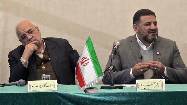 نشست صمیمی مسئولان با اهالی مسجد و محله فلاحی مشهد