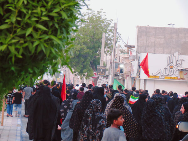 جاماندگان اربعین در بندرخمیر، شور حسینی را به خیابان‌ها آوردند