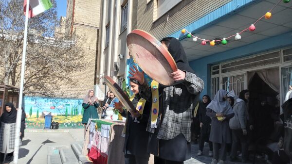 جشن دهه ی فجر در دبیرستان میرزا جعفر سروقد