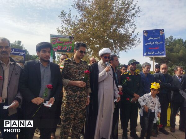 غبار روبی گلزار شهدای شهرستان کاشمر 