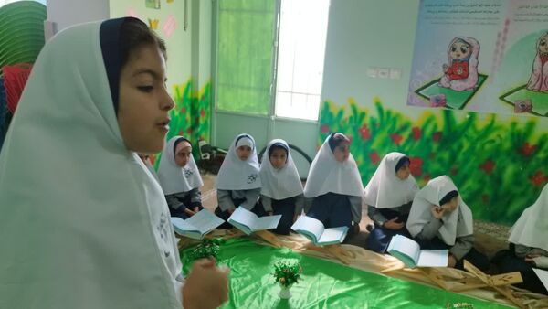 محفل انس با قرآن به‌مناسبت هفته بسیج دانش‌آموزی