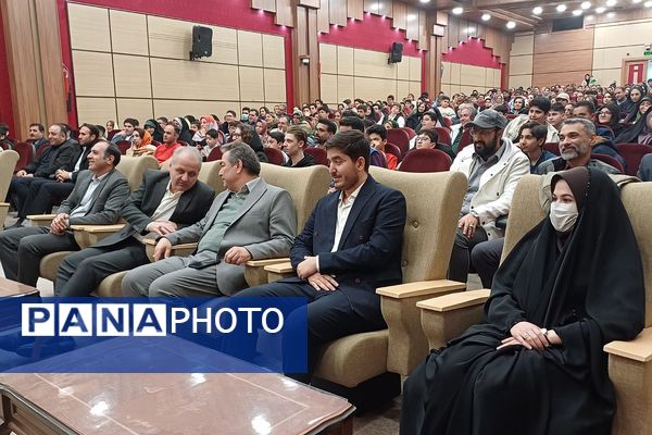 تقدیر از دانش‌آموزان دبیرستان هیات امنایی البرز در اردوگاه استانی شهید محمد منتظری شهریار 