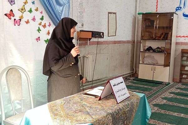 نشست کتابخوان مدرسه‌ای در دبیرستان دخترانه جوادالائمه بهارستان‌دو