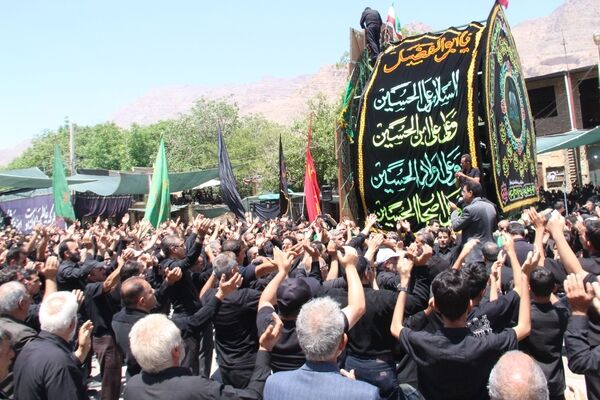 عزاداری ظهر عاشوراحسینی در ده بالا یزد