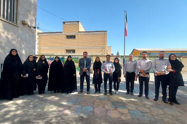 گرامیداشت مقام آتش‌نشان در دبیرستان نمونه دولتی شهیدی باقرشهر 