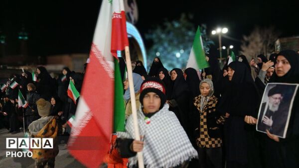 میدان با شما و خیابان ها با ما