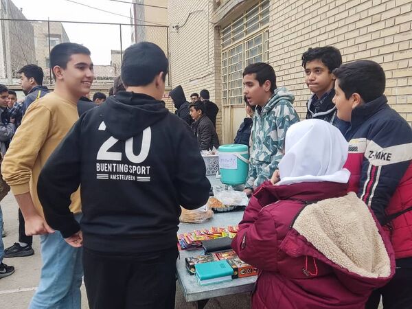 برپایی بازارچه دانش‌آموزی به‌مناسبت عید مبعث 