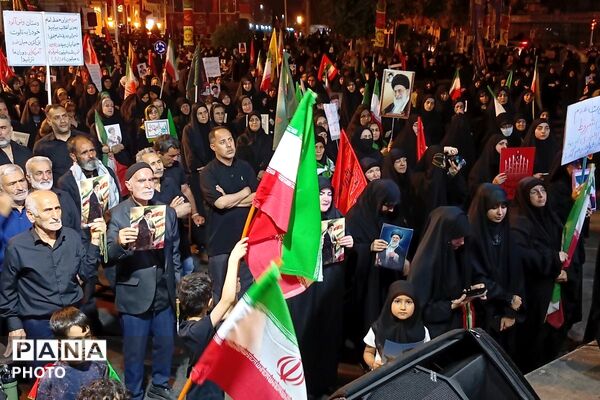 صد و بیست و هفت  شب استقامت در قرچک؛ خیابان همچنان شاهد حماسه حضور مردم 