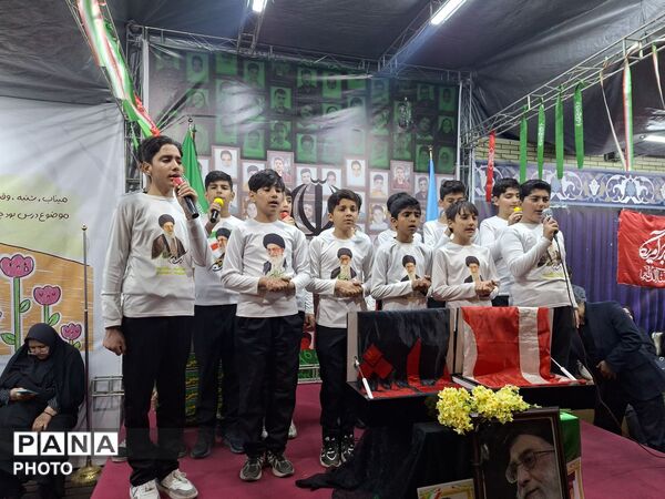 تجمع شبانه فرهنگیان و دانش‌آموزان تبریز با حضور معاون وزیر