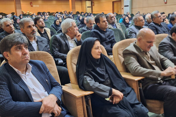 آیین تقدیر از انجمن‌های اولیا و مربیان برتر و تبیین فرآیند انتخابات شورای انجمن اولیا و مربیان ناحیه یک شیراز 