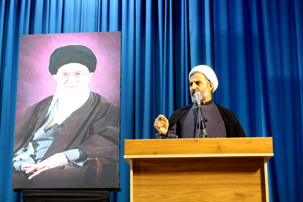 مراسم تقدیر از نخبه قرآنی دانشگاه فرهنگیان یزد 