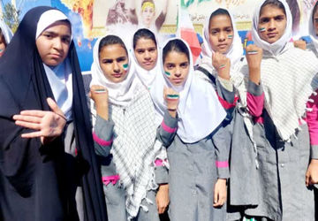 روایت پانا از حضور پرشور دانش آموزان آموزشگاه شهید هاشمی نژاد در راهپیمایی ۱۳آبان