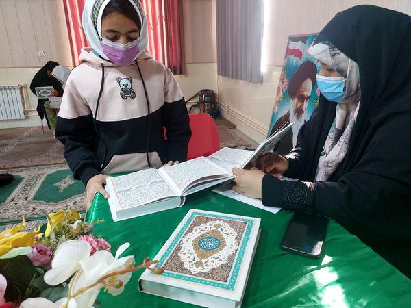 برگزاری مسابقات قرآن عترت و نماز در مدرسه شاهد حضرت معصومه (س)