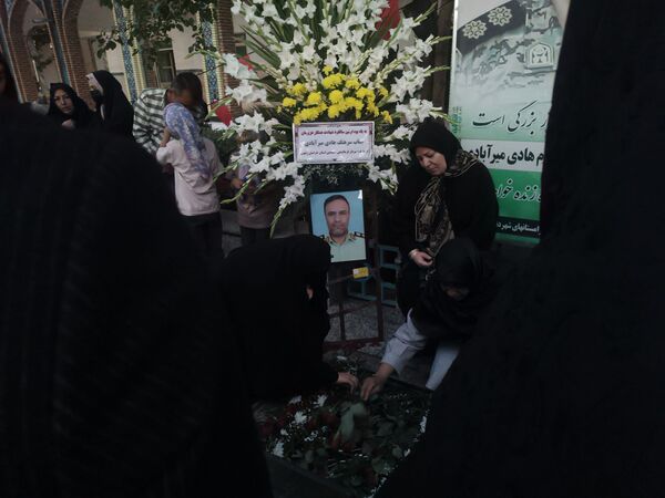 اولین سالگرد شهید محرم هادی میرآبادی بر سر مزارش برگزار شد  