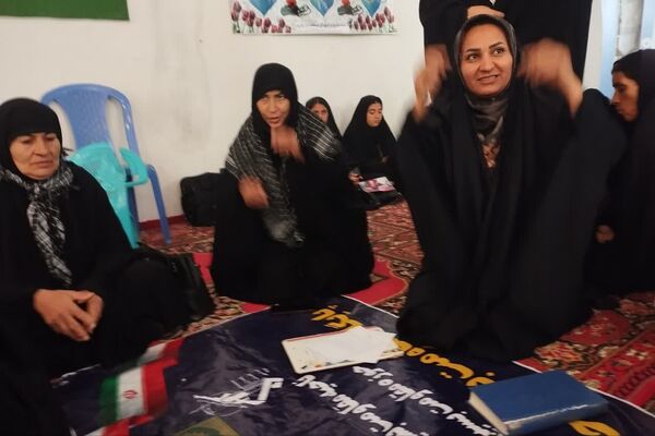 محفل قرآنی و حلقه صالحین در پایگاه مقاومت حضرت زینب (س) داریون 