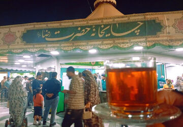خادمان کوچک با قلب های بزرگ