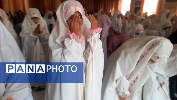 نماز جماعت در دبستان شهید رجبی۲ با حضور مسئولان اداره آموزش و پرورش ناحیه 6