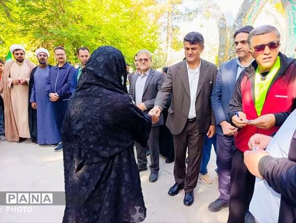 همدلی مسئولان و مردم در پیاده‌روی خانوادگی گامی بلند به سوی سلامتی و انسجام شهری