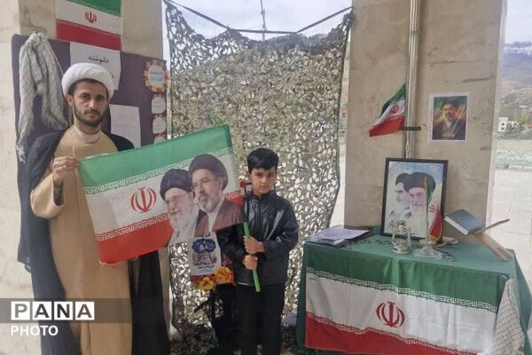 غبارروبی مزار شهدا به یاد دانش آموزان شهید