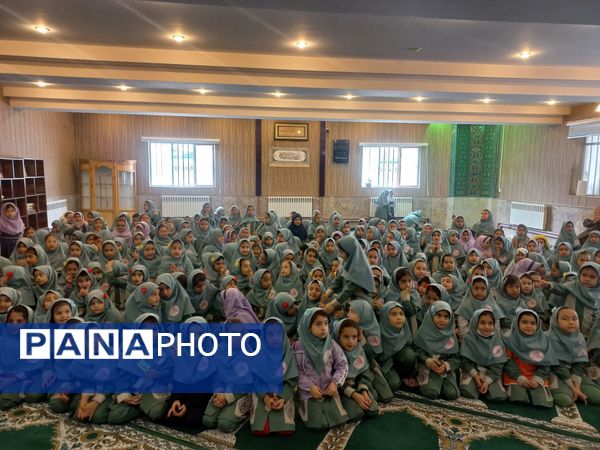 مراسم روز دانش آموز در دبستان دخترانه شاهد تحقیقی ناحیه ۶