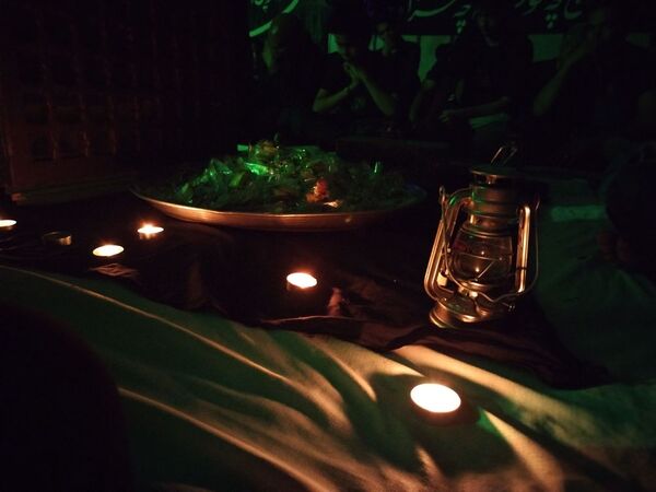 برپایی سفره حضرت رقیه(ص) در حسینه حسینی روستای رزق آباد شهرستان کاشمر