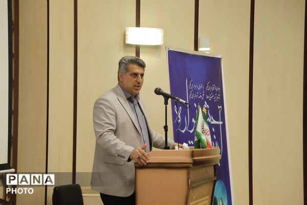  جشنواره «آینه عشق» در دبیرستان شاهد شهدای هفتم تیر 