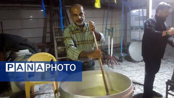 پخت شله‌زرد نذری با یاد ضامن آهو در قائمشهر