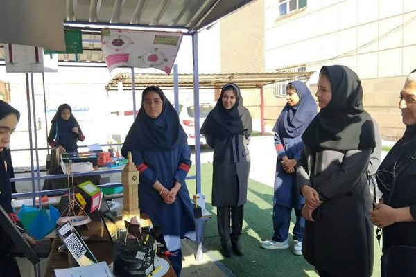 برگزاری دهه‌ ریاضیات در مدرسه هیات امنایی فرزانگان شهرستان ملارد