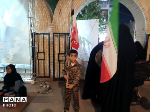 پنجاه و دو شب  در میدان پای کار ایران