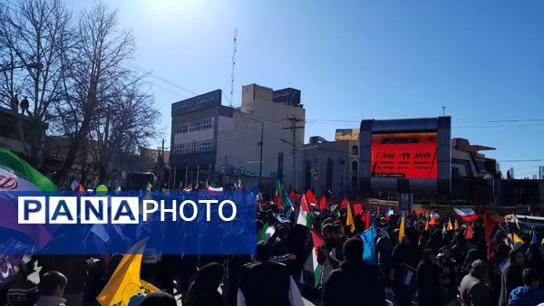 حضور پرشور مردم یاسوج در راهپیمایی ۲۲ بهمن