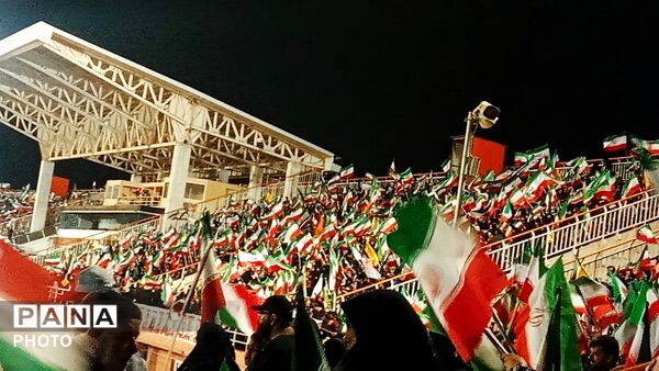 نوای همبستگی در ورزشگاه شهید باهنر کرمان