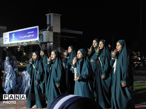 وزیر آموزش و پرورش در جمع دانش آموزان مشهدی ؛ از اقامه نماز تا بازدید از غرفه های دانش آموزی