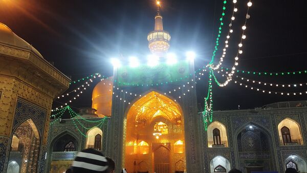 حرم مطهر امام رضا (ع) در شب مبعث رسول خدا